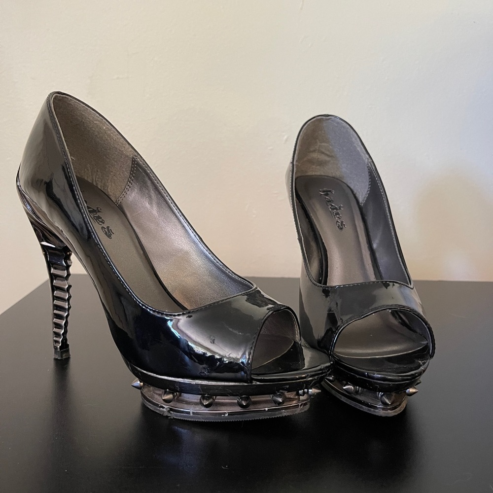 Hades Ripley Heels Size 9 Black